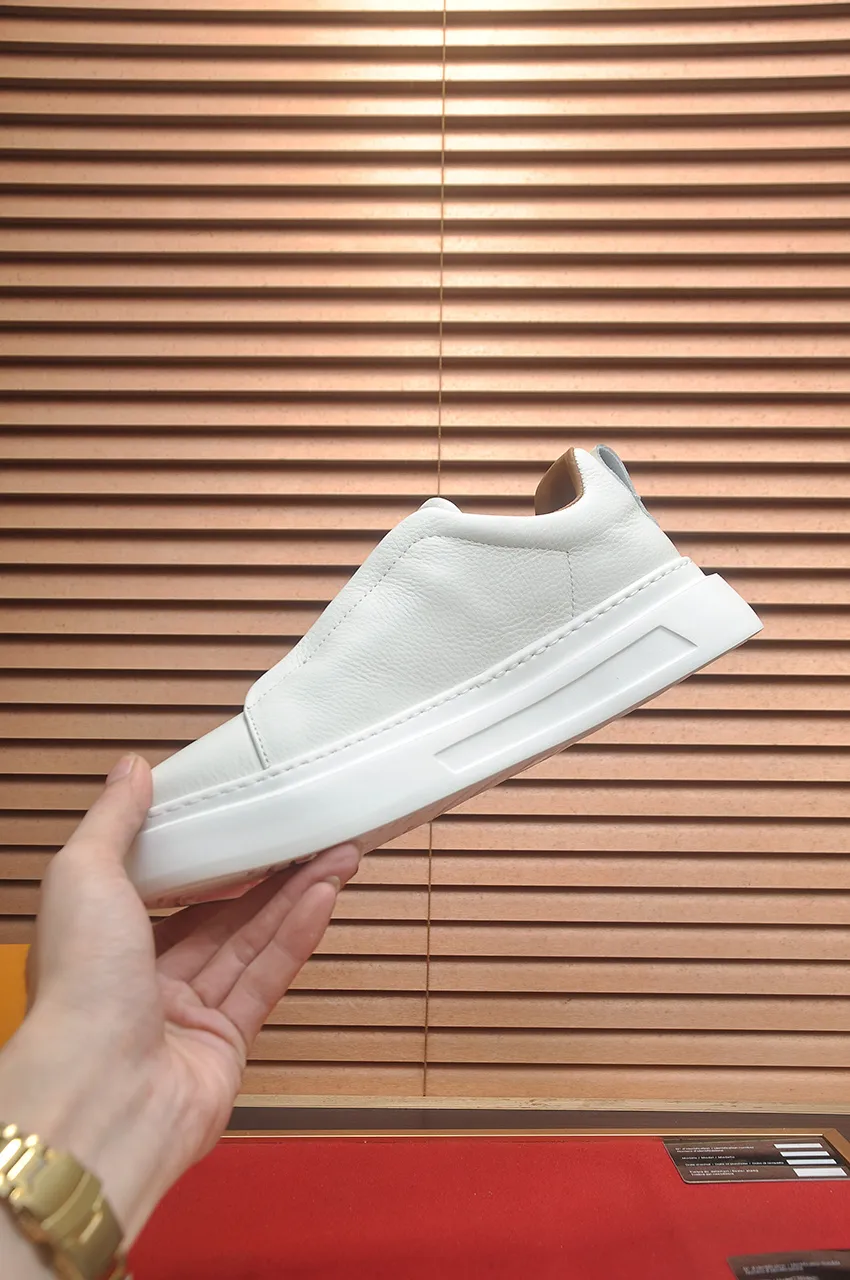 Men's shoes 💰480💶【LOUIS VUITTON】(Full sheepskin lining) Same style as LV Louis Vuitton official website [satisfied] original single hot model LV original factory cowhide 👑1:1 original board sheepskin lining 👘 imported cowhide for the upper. Body accessories one-to-one mold opening 💪 counter quality 🙏 Dear friends, if you are still worried about wearing matching shoes 💋, then these shoes are your best choice 🎁🎁! 38-45 (45 is custom-made and cannot be returned or exchanged)